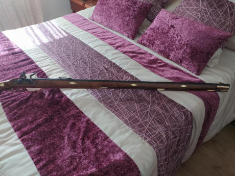 Se vende rifle de chispa Pensylvania de Ardesa Calibre 50 1/66.

Como se puede apreciar en las fotos, 00