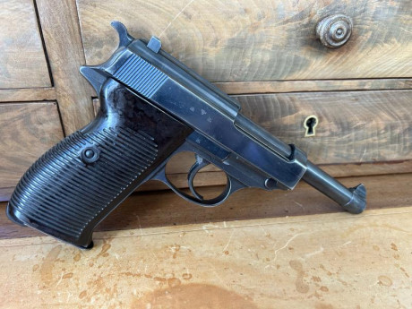 Se vende magnifica pistola Walther P38 AC41 segunda serie 9para. guiada en F con pavonado original, todos 02