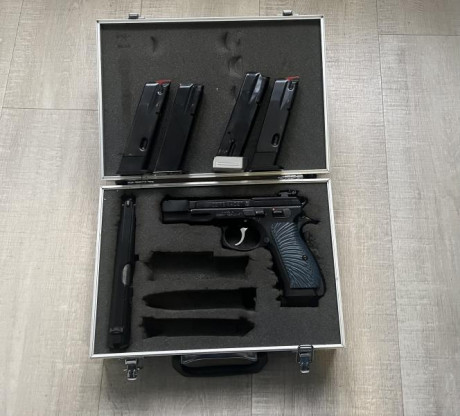 Buenas, vendo cz75 B en 9 pb y el kit kadet del 22lr, 2 cargadores del 9 y 2 del 22lr, 750€ con portes 02