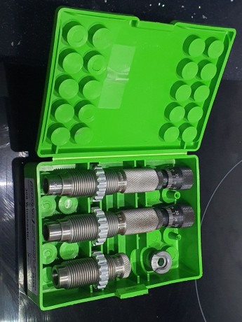 Vendido Hola. Vendo el kit de dies Redding Competition. Die recalibrador de cuello micrometrico, die asentamiento 00