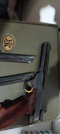Se vende pistola FN en buen estado entra con sus 2 cargadores y su caja de transporte muy bien cuidada 01