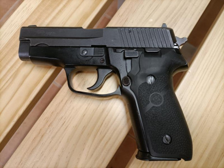 Vendo Sig Sauer P228 calibre 9mm, siempre guiada en A prácticamente sin uso, con roces típicos de haber 01