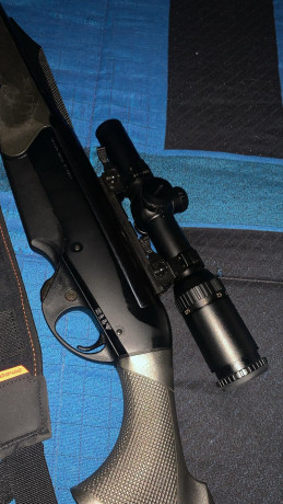 Un amigo vende el rifle por no usarlo es un Benelli argo confortech semiautomático calibre 9,3 x 62 en 02