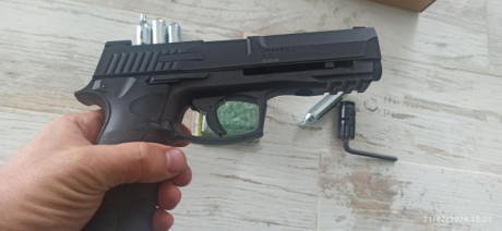 Buenas

se vende Pistola UMAREX HDP50, calibre .50, a estrenar.
Funcionamiento por CO2, pero nunca ha 00