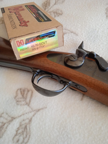 Hola, un amigo vende una replica del Springfield Trapdoor, rifle histórico. El fabricante es Pedersoli, 02