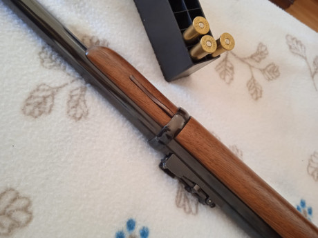 Hola, un amigo vende una replica del Springfield Trapdoor, rifle histórico. El fabricante es Pedersoli, 01