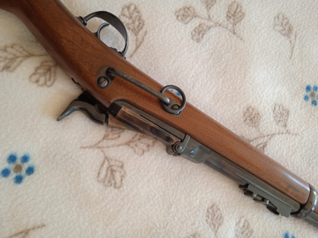 Hola, un amigo vende una replica del Springfield Trapdoor, rifle histórico. El fabricante es Pedersoli, 10