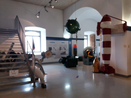 Acabo de visitar el Museo Naval de Madrid.
Como ya sufrimos con el traslado del Museo del Ejército de 30