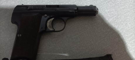 Se vende pistola 9 corto purito un cargador   una funda en buen estado de vende dais de recarga +casquillos 01