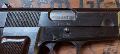 Este fantástica FN HP de producción de 1944 serie b con cachas de bakelita  esta inscrito en mi libro 00
