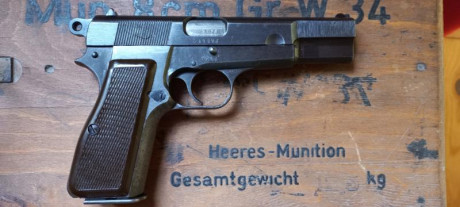 Este fantástica FN HP de producción de 1944 serie b con cachas de bakelita  esta inscrito en mi libro 01