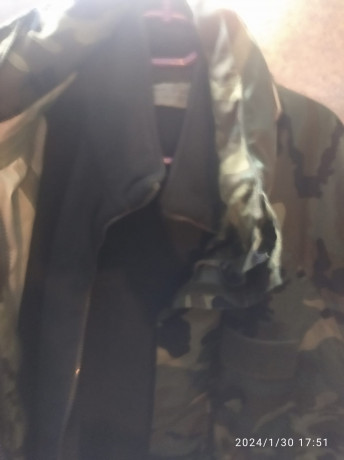 Hola:
Vendo este traje porque lo he usado dos veces y no me lo puse más. El pantalón lleva tirantes. PRECIO: 10