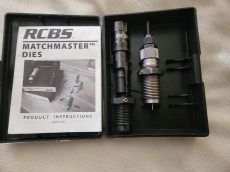 Vendo dies Matchmaster FL B Set 6MM Creedmor , en muy buen estado, se compone de un die calibrador completo 02