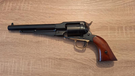 Vendo revolver Uberti New Army conversion de 8" 45 Colt, esta en libro de colecionista con certificado 01