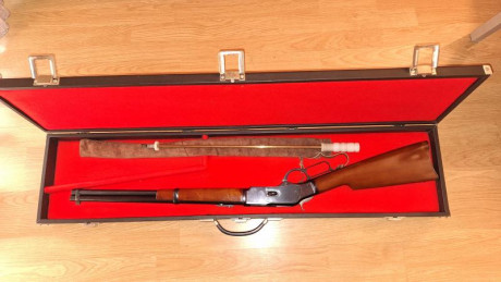 Vendo rifle Aldo Uberti 1873 44-40, esta en libro de colecionista con certificado del Bope con pocos tiros 00