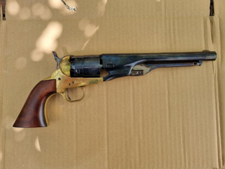 Hola se vende revolver Fili Pietta 1860 que nunca se ha disparado, calibre 44. Precio 250 euros más envío, 01