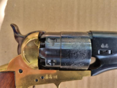 Hola se vende revolver Fili Pietta 1860 que nunca se ha disparado, calibre 44. Precio 250 euros más envío, 00