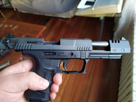 Vendo pistola Walther P22 con dos cañones, uno corto y el Target.
Va con maletín y dos cargadores.
Incluyo 12