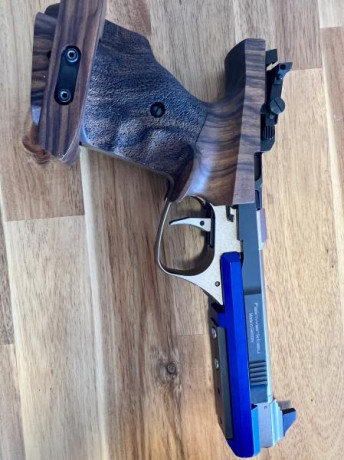 Vendo pistola FEINWEKBAU AW93 LIGHT AZUL comprada en mayo de 2023, la pistola esta nueva ya que solo habrá 01