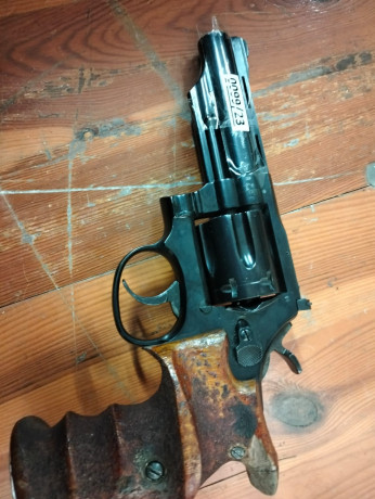 pongo a la venta este revolver de un amigo fallecido , esta en intervencion de armas por lo que no se 01