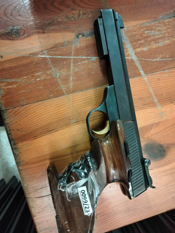 pongo a la venta esta pistola de un amigo fallecido , esta en intervencion de armas por lo que no se puede 01