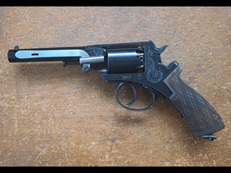 Para los interesados, ya estan disponibles los primeros ejemplares (Preserie) del nuevo revolver reproduccion 52