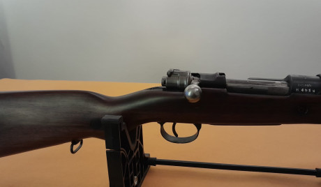 Vendo mauser yugo 24/47.
Es del 1943, con todas las marcas coincidentes.
La madera está en muy buen estado, 122