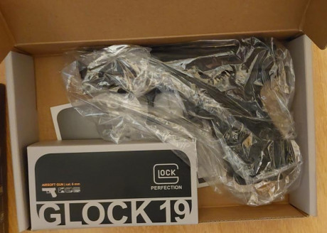 Buenas,

Vendo varias armas sin estrenar de Airsoft (En Madrid):

Saigo 18 ( Tipo Glock 18) Electrica 30