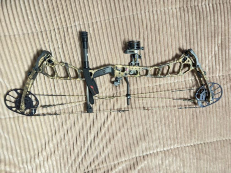 Buenas.Un amigo de Madrid,vende este equipo completo,prácticamente sin uso.PSE Drive diestro,60-70 libras.No 22