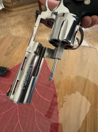 Vendo Colt Python 357, 4" revisado y en perfecto estado,pido 599€ puesto en intervención.
VENDIDO 00