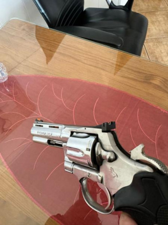 Vendo Colt Python 357, 4" revisado y en perfecto estado,pido 599€ puesto en intervención.
VENDIDO 91