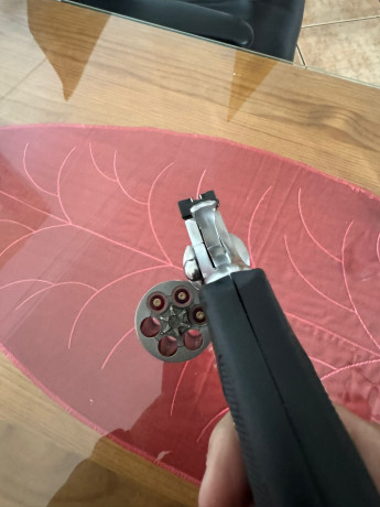 Vendo Colt Python 357, 4" revisado y en perfecto estado,pido 599€ puesto en intervención.
VENDIDO 90