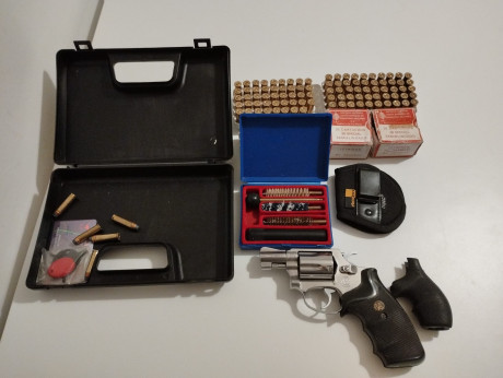 Un amigo vende revolver Smith and Wesson 2" cal. 38 SP. En muy buen estado. 
Zona de Barcelona
250 01