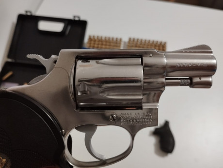 Un amigo vende revolver Smith and Wesson 2" cal. 38 SP. En muy buen estado. 
Zona de Barcelona
250 00