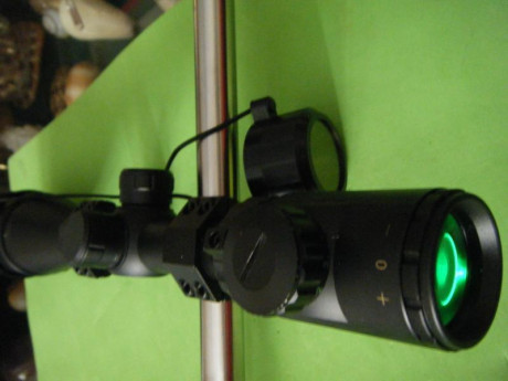 El que visualiza por las fotografías. Va en su caja original. Muy poco usado.
Luz roja y verde.

Contacto: 02