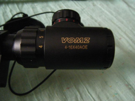 El que visualiza por las fotografías. Va en su caja original. Muy poco usado.
Luz roja y verde.

Contacto: 01
