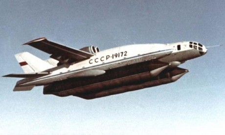 parece sacado de la guerra de las galaxias! :shock: 
 http://www.englishrussia.com/index.php/2010/09/07/a-weird-soviet-plane-vva-14-part-ii/ 40