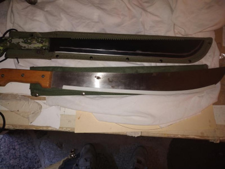 Machete de campo 
Hoja 42cm
Con funda
60€
Los dos 62