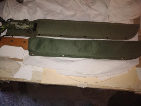 Machete de campo 
Hoja 42cm
Con funda
60€
Los dos 61