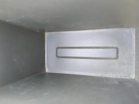 Caja metálica para munición 
Medidas 26x16 x29 caja estanca con goma en las juntas
VENDIDA 01
