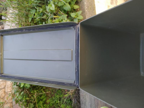 Caja metálica para munición 
Medidas 26x16 x29 caja estanca con goma en las juntas
VENDIDA 00