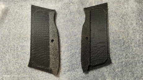 Cachas para empuñadura, realizadas en material plástico 3D negro para el modelo pistola Tanfoglio Limited 20