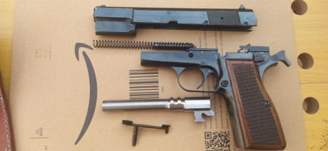 Hola.
VENDO pistola semiautomática BROWNING HP35 fabricada por FN en Bélgica.
Con un cargador de 14 cartuchos 40