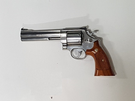 Vendo SMITH WESSON del calibre 44 MAG de 6 pulgadas y de acero inoxidable en perfectisimo estado por 950€ 02