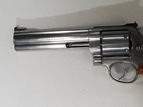 Vendo SMITH WESSON del calibre 44 MAG de 6 pulgadas y de acero inoxidable en perfectisimo estado por 950€ 01