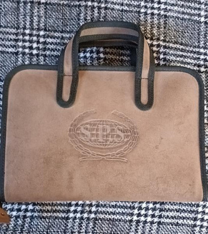 hola vendo bolsa de trasporte SPS para arma corta de piel,sin uso como nueva
 50 euros: mas gasto de envió. 01