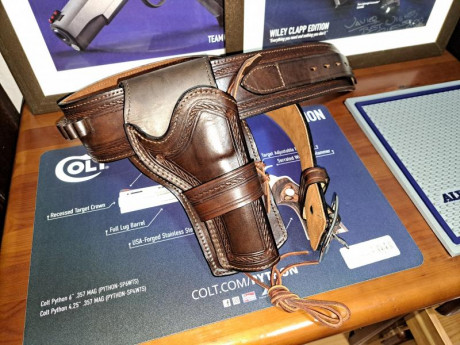 Conjunto Kirkpatrick Leather (made in Texas) para Colt SAA o clonicos de 4 3/4 y 5 1/2 de cañon y para 00