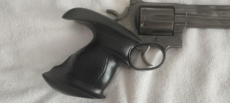 Vendo revolver para precisión cal. 357. Target Champion de S&W. Cacha original + anatómica. Precio 11