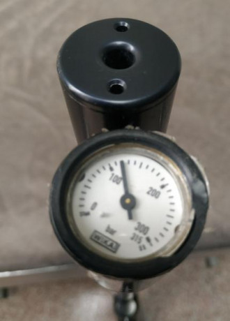 Vendo carabina de PCP Gamo Dynamax con prolongador de deposito, con manómetro de presión Wika, regulador 02