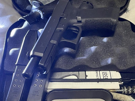 Vendo: pistola Glock 34 generación 4. 
 Calibre 9mm (9x19), 9 parabellum 
 Guiada en F y ubicada en Madrid. 01